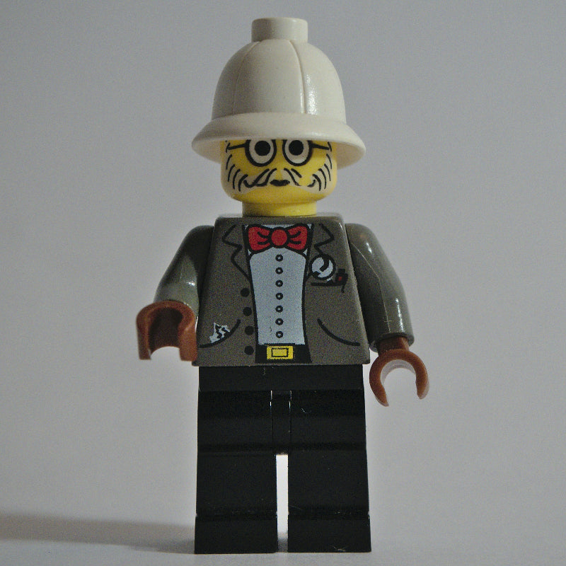 fig-000043 – Dr. Kilroy in Dark Gray Suit