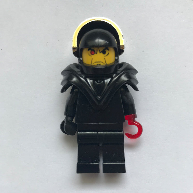 fig-000093 – Ogel with Trans-red Hook