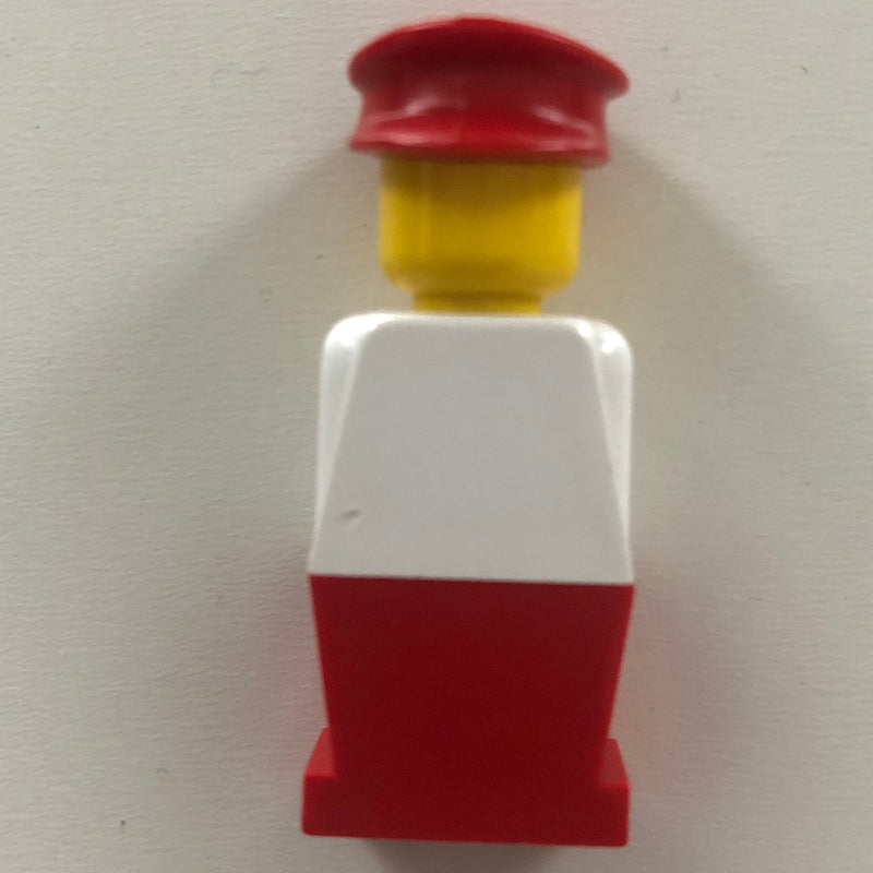 fig-000588 – LEGOLAND White Torso, Red Legs, Red Hat