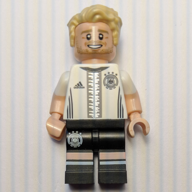 fig-000625 – Andre Schurrle (CMF)