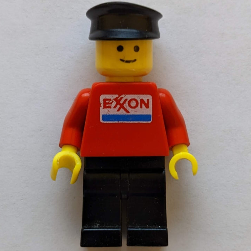 fig-000726 – Man, Red Top with Exxon Logo, Black Legs, Black Hat