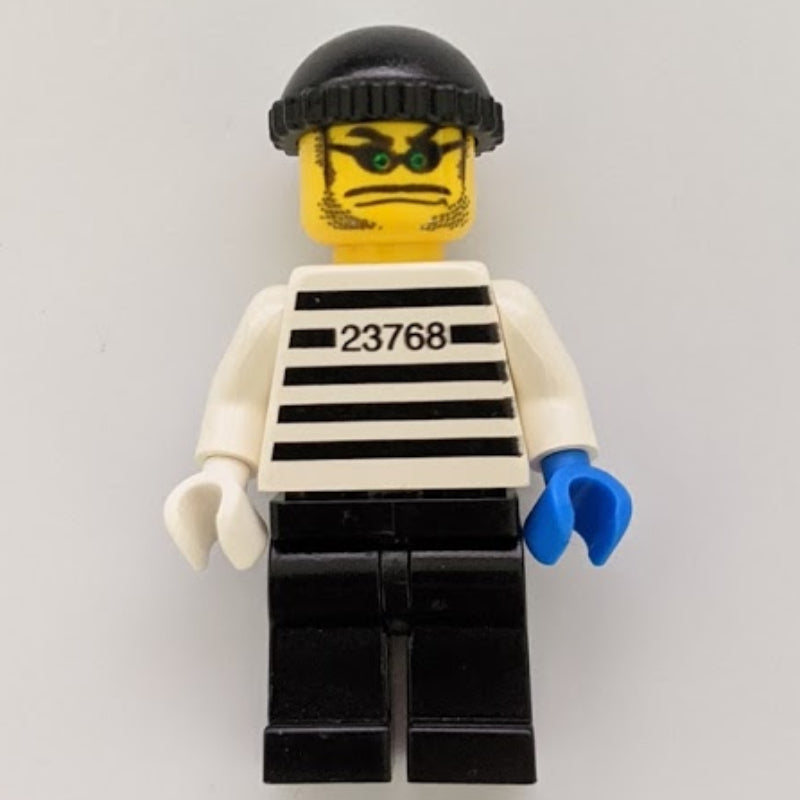 fig-000739 – Brickster with Black Hat