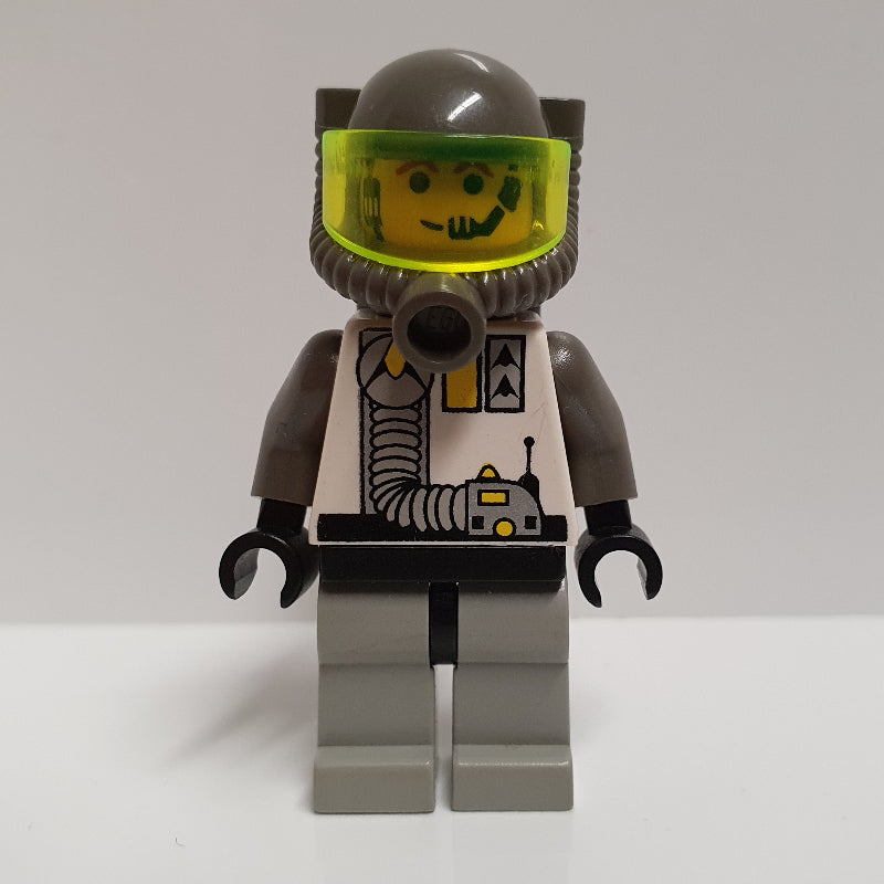 fig-000754 – Exploriens Spaceman, with Breathing Apparatus