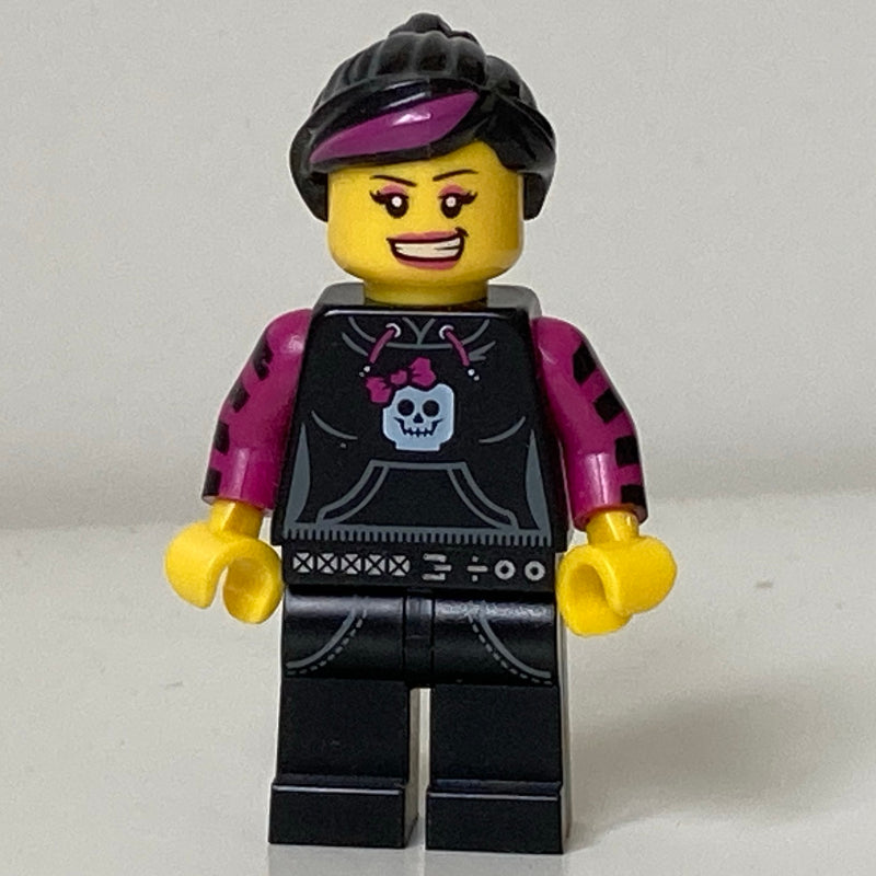 fig-000930 – Skater Girl