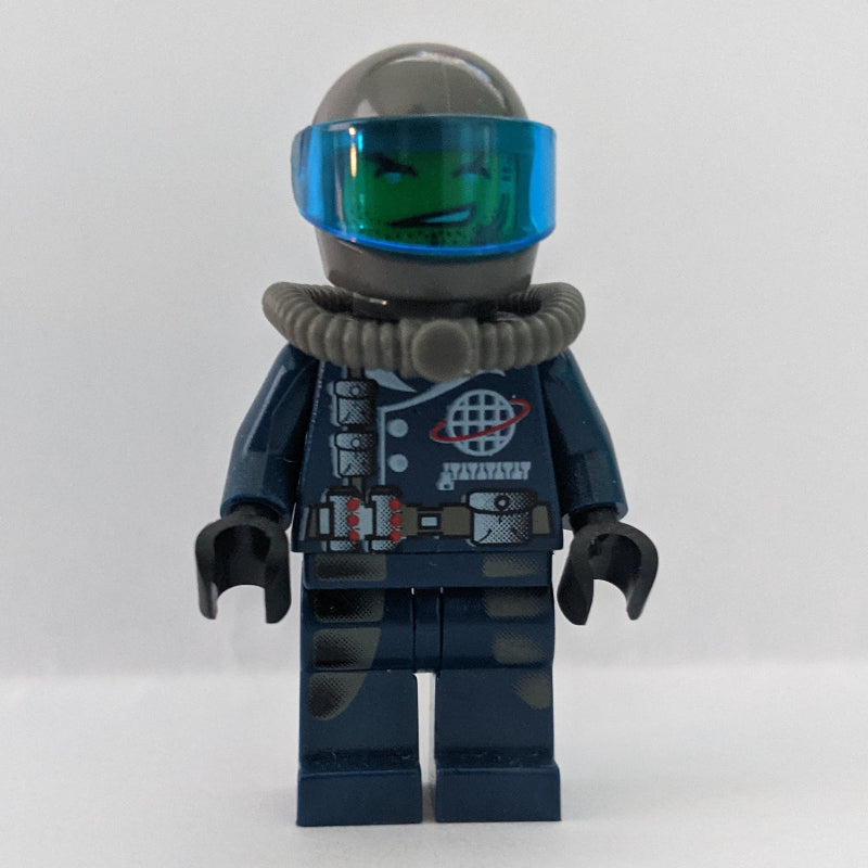 fig-001056 – Dash, Helmet and Visor