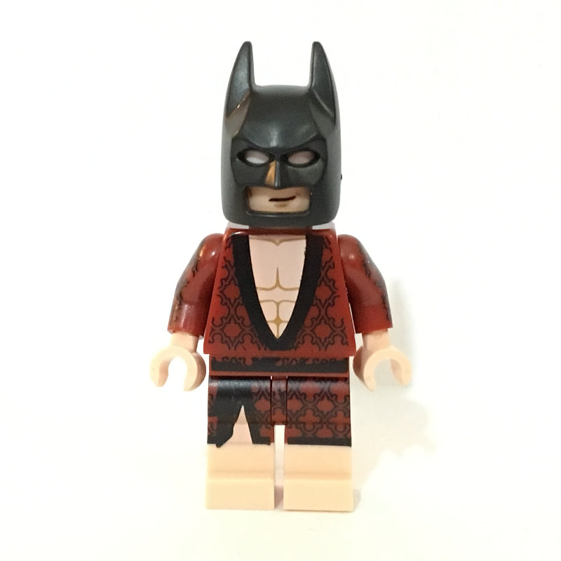 fig-001508 – Batman, Dark Red Robe (CMF)