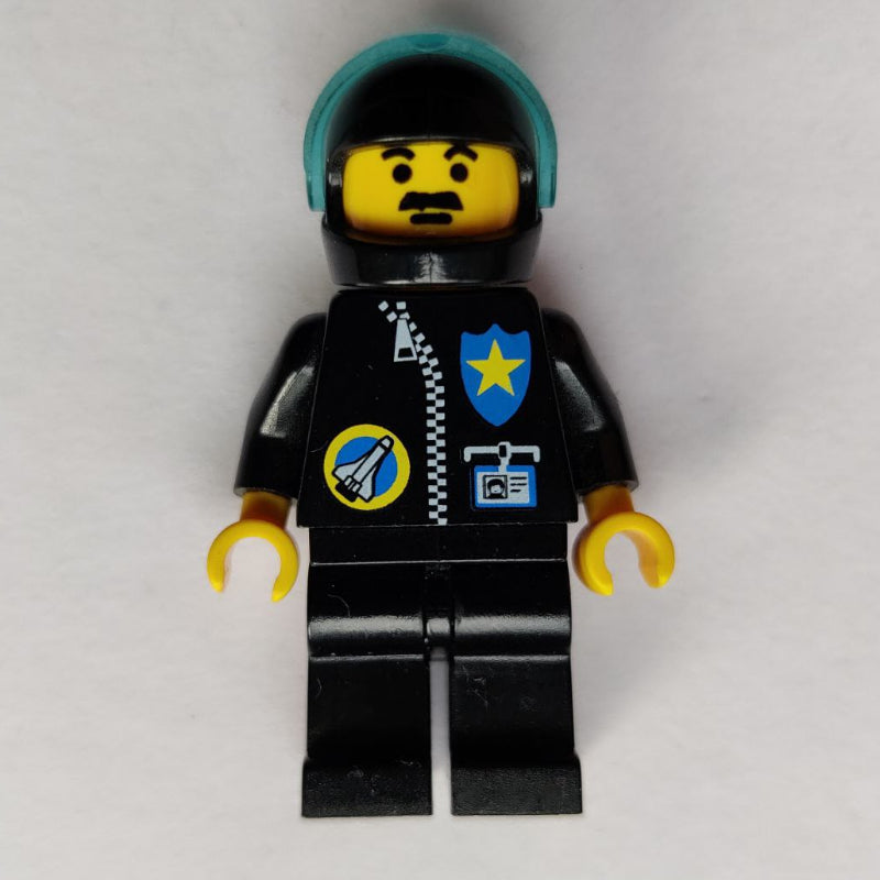 fig-001522 – Security Guard, Space Port, Black Jacket, Black Helmet with Visor