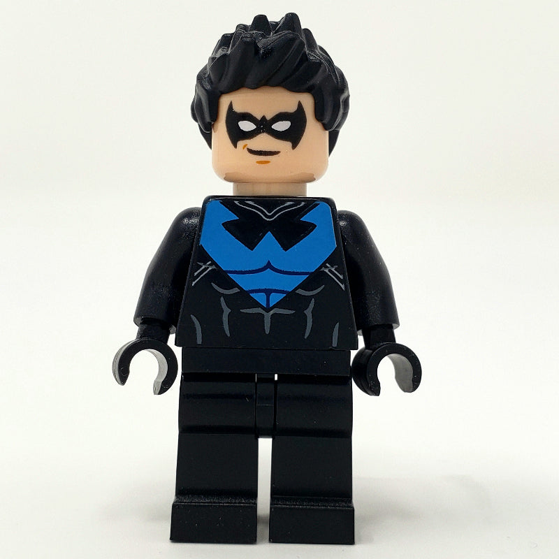 fig-001576 – Nightwing with Black Eyemask and Blue Chest Logo
