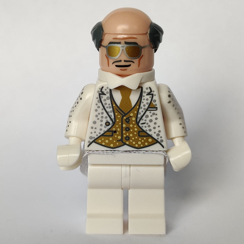 fig-001696 – Alfred Pennyworth, Balding, White Tuxedo (Disco Outfit)(CMF)