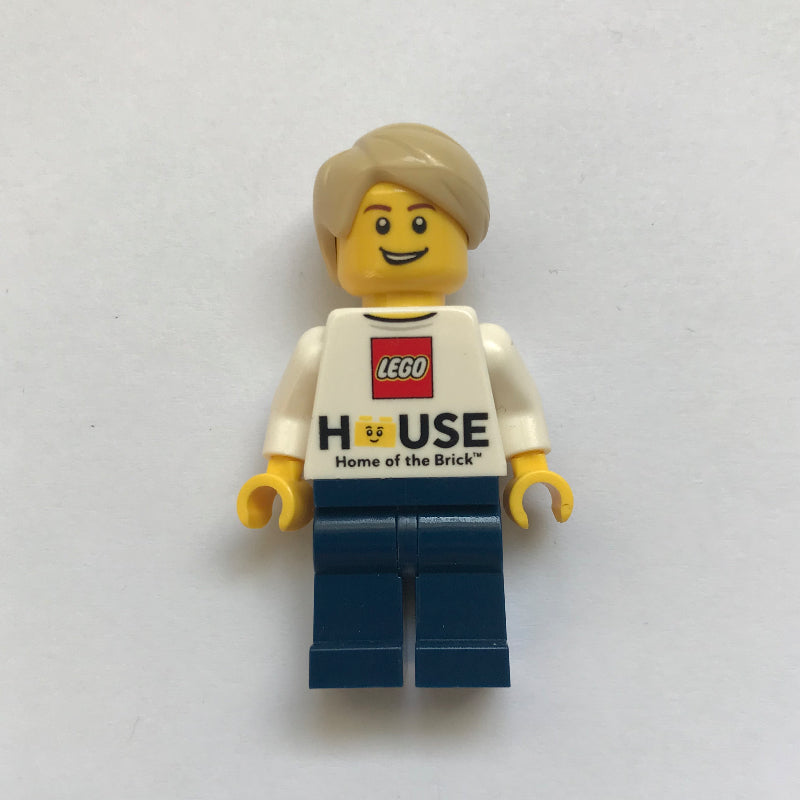 fig-001779 – Man, LEGO House 'Home of the Brick'