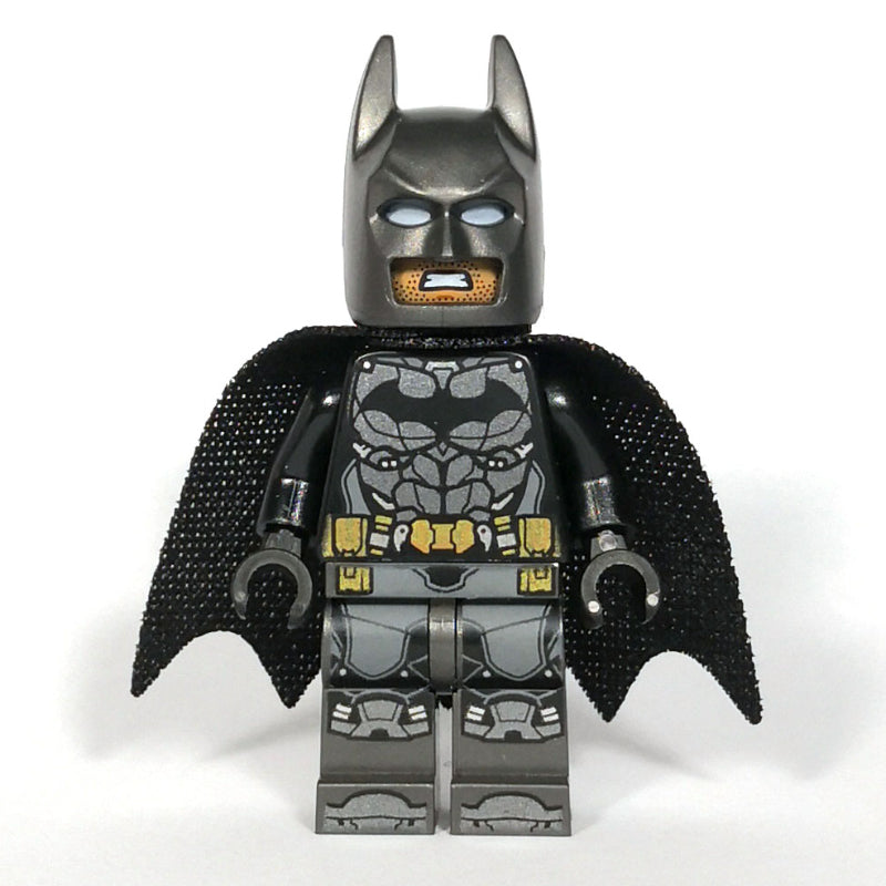 fig-001803 – Batman, Black Suit, Black Cape, Pearl Titanium Cowl (Armor)