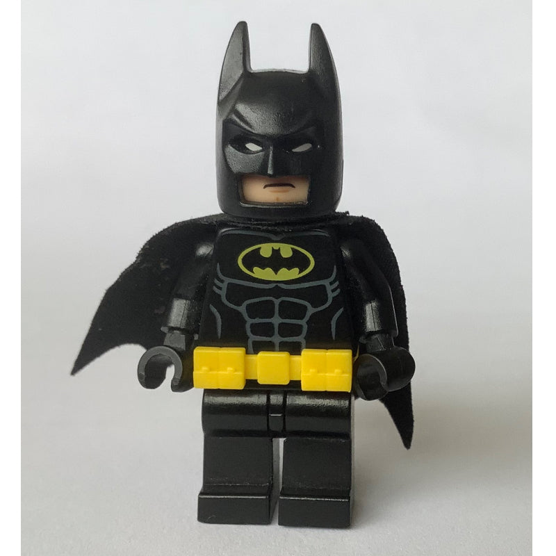 fig-001804 – Batman, Black Suit, Black Cape and Cowl, Utility Belt (3626cpr9998 Head)