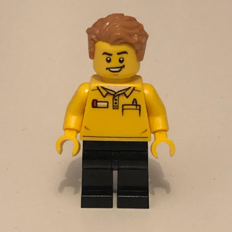 fig-001931 – LEGO Store Employee, LEGO Logo on Back, Medium Nougat Hair