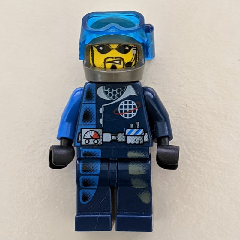 fig-002034 – Charge with Trans-Dark Blue Diving Mask