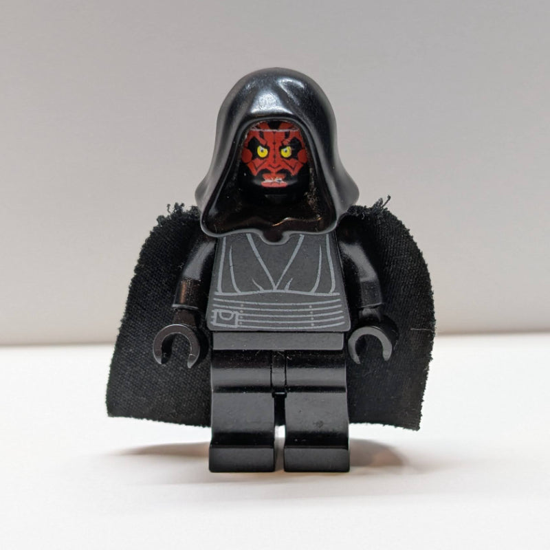 fig-002053 – Darth Maul, Black Hood and Cape, Pouch on Belt