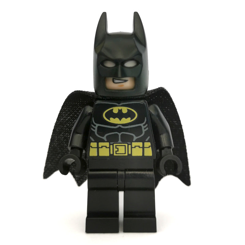 fig-002055 – Batman, Black Suit, Black Cape and Cowl, Yellow Batman Logo (39444 Cape)