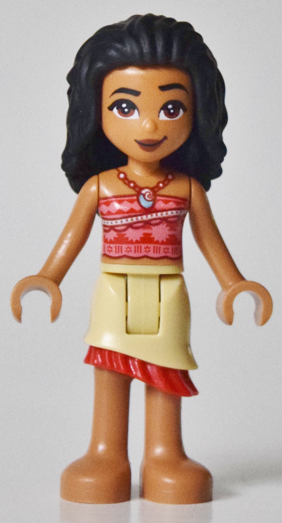 fig-002113 – Moana - Red/Pink Shirt, Tan Skirt
