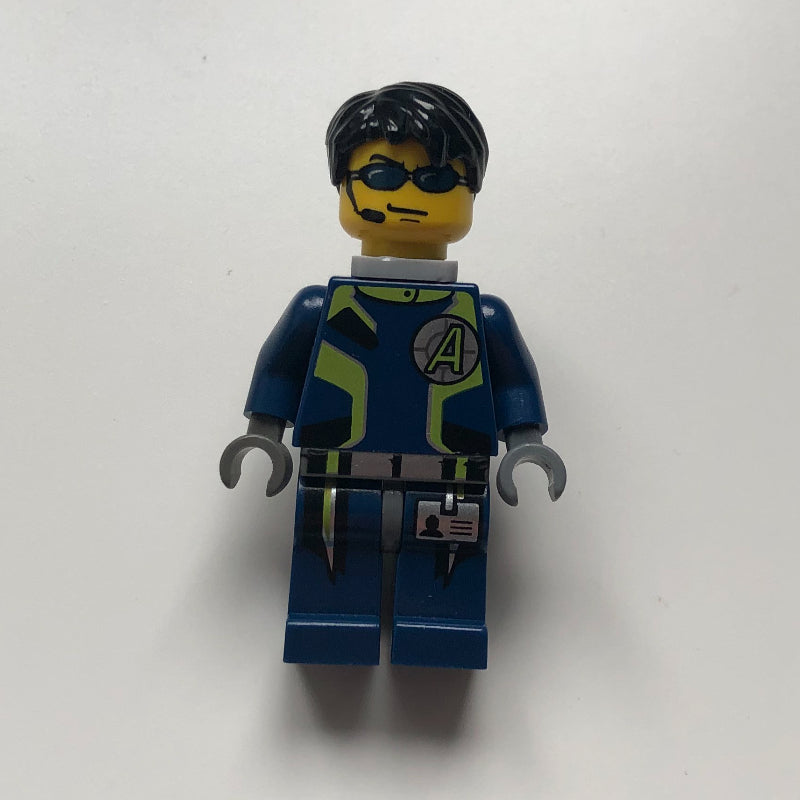 fig-002298 – Agent Chase with Neck Bracket