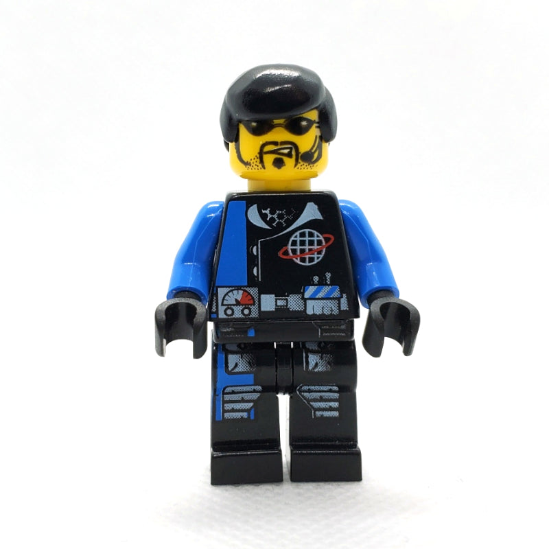 fig-002432 – Charge with Black and Blue Clothing