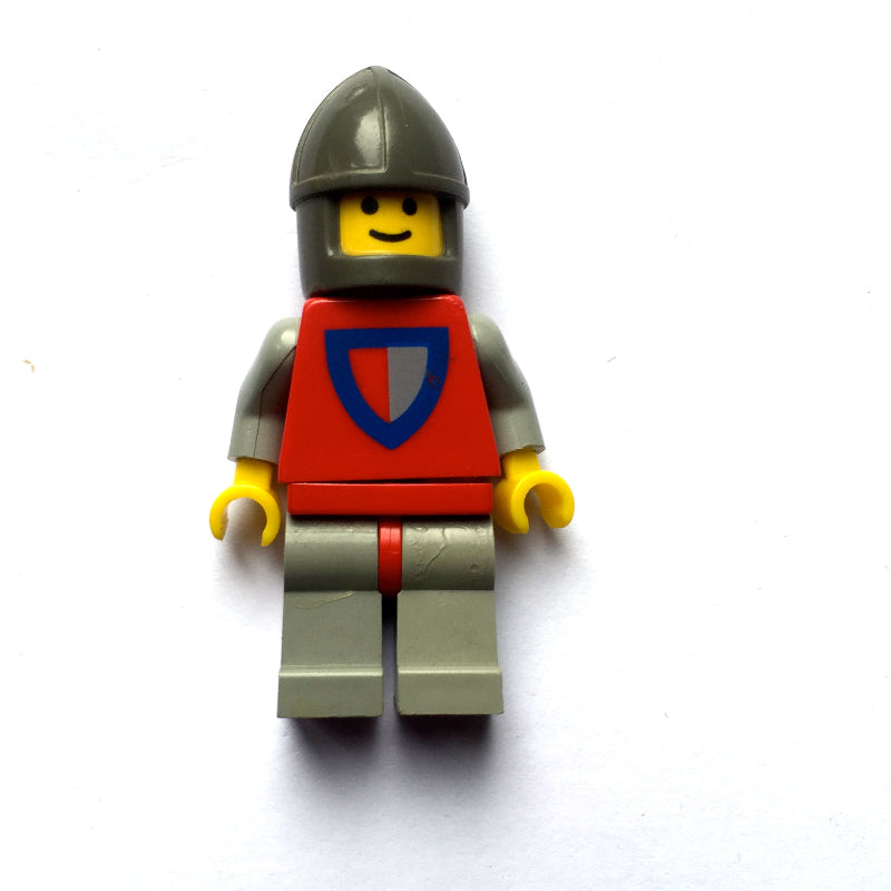 fig-002481 – Knight (Halved Shield) - Light Gray Legs, Chin-Guard