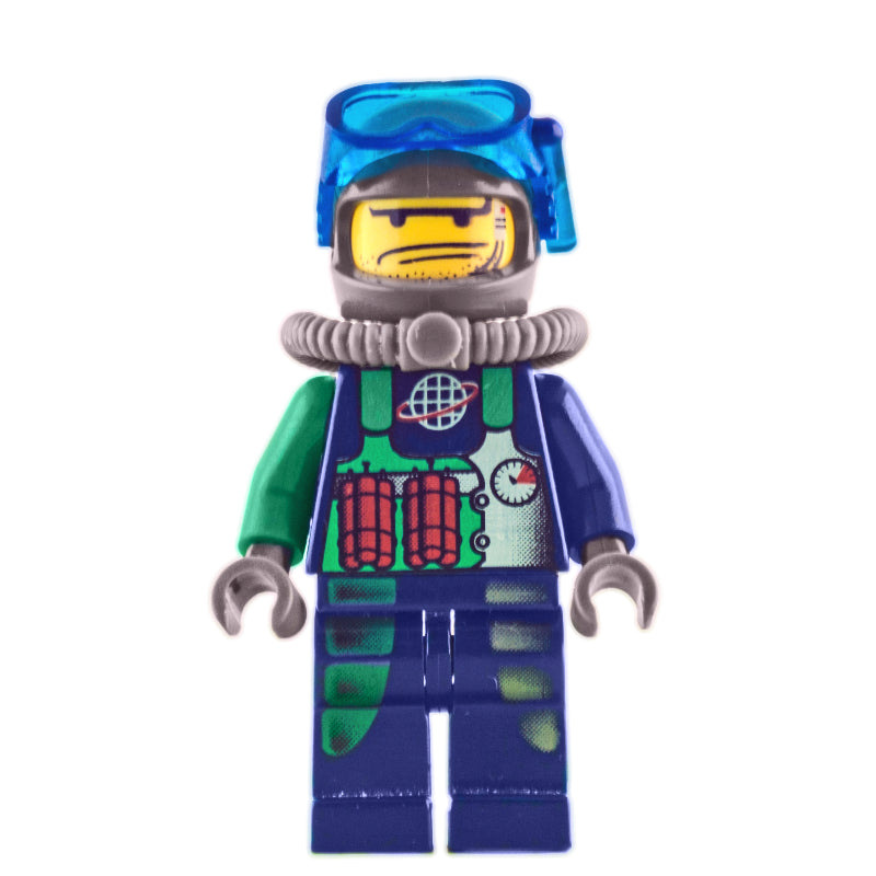 fig-002562 – Crunch with Trans-Dark Blue Diving Mask