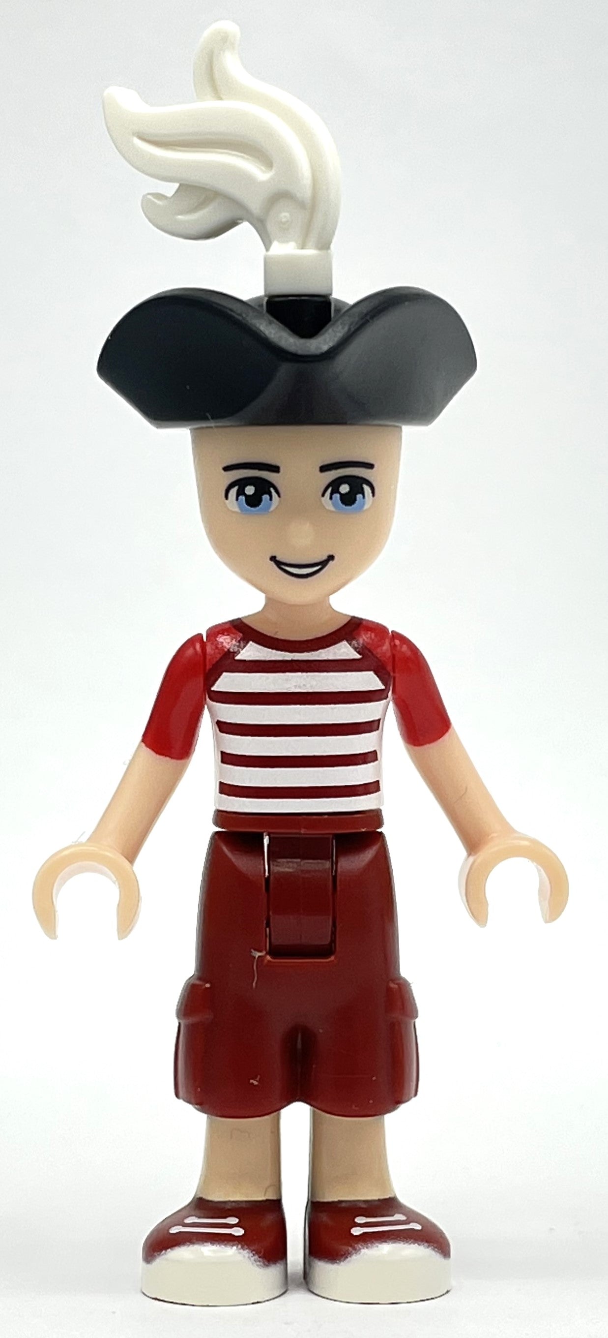 fig-002657 – Zack - Red/White Shirt, Dark Red Trousers, Pirate Hat