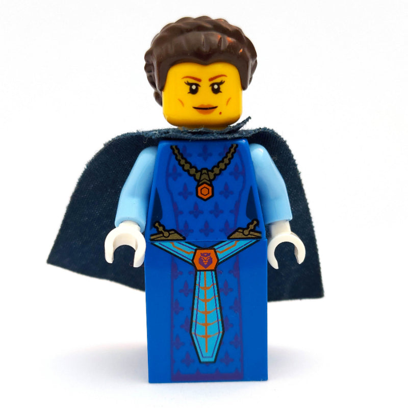 fig-003207 – Queen Halbert with Cape