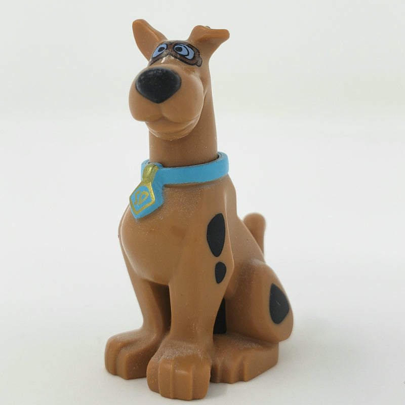 fig-003248 – Scooby-Doo Sitting Down with Goggles