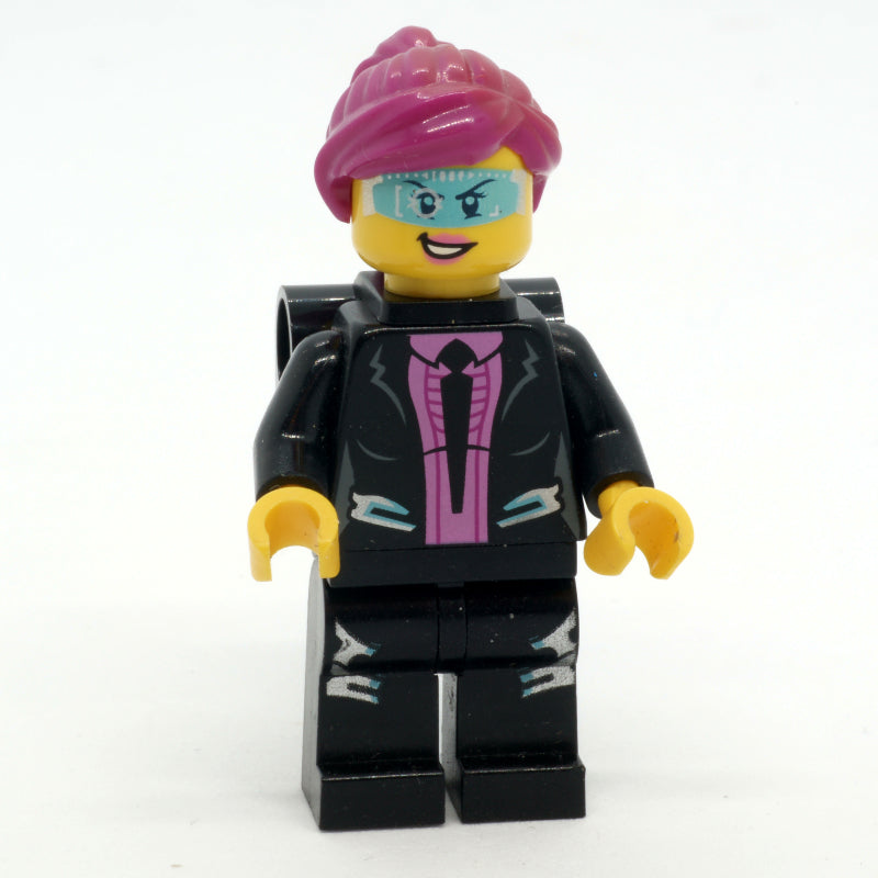 fig-003406 – Agent Caila Phoenix with Neck Braces