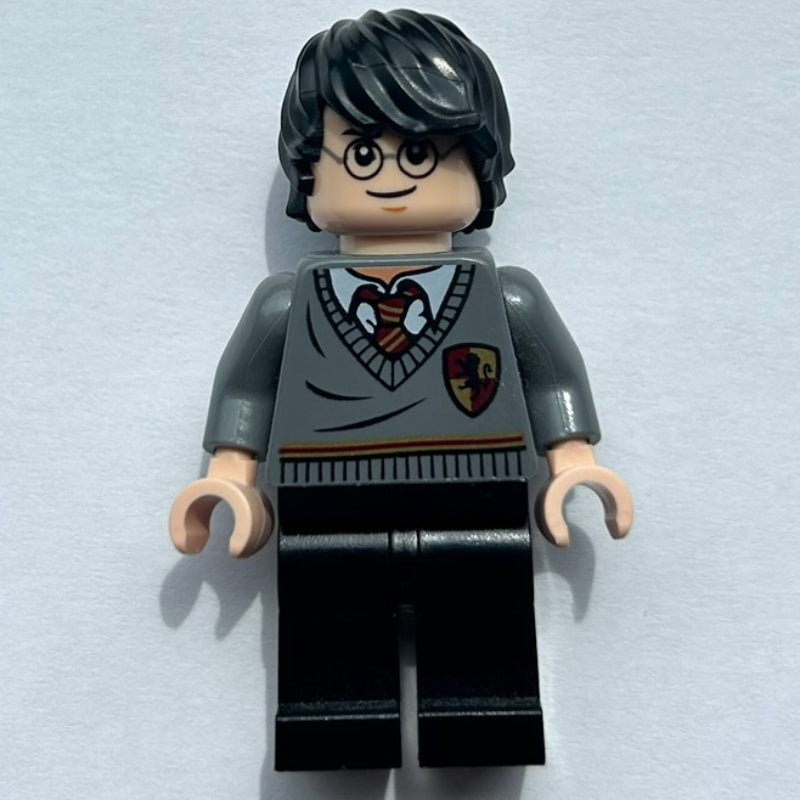 fig-003426 – Harry Potter, Gryffindor Sweater with Crest (Dimensions)