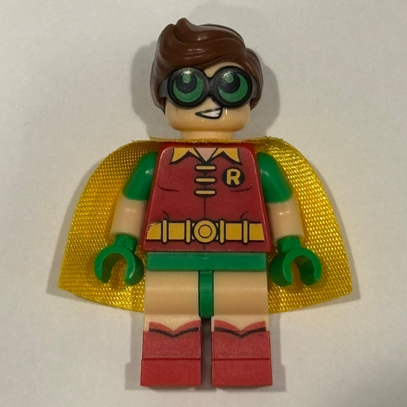 fig-003435 – Robin with Green Eyes (Dimensions)