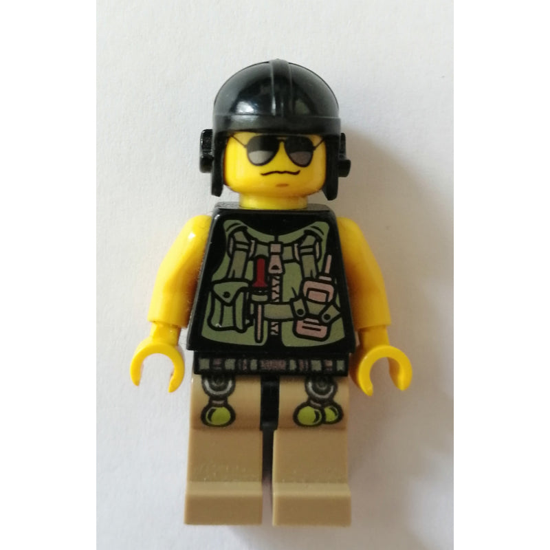 fig-003456 – Hero with Utility Vest