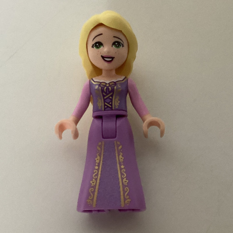 fig-003582 – Rapunzel - Medium Lavender Dress, 1 Flower in Hair