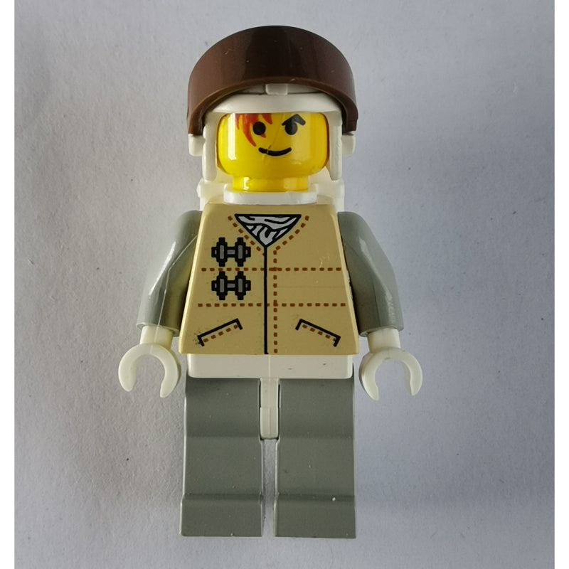 fig-003608 – Rebel Trooper in Hoth Uniform, White Hat, Yellow Skin, Backpack, Brown Visor