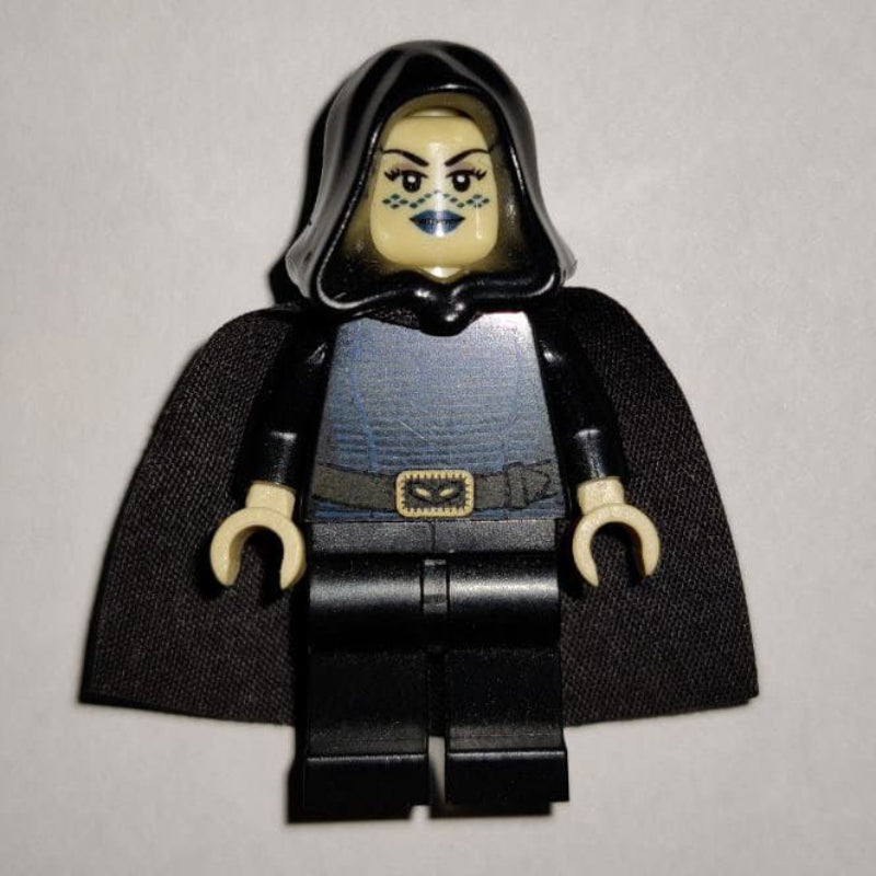 fig-003834 – Barriss Offee, Black Hood and Cape