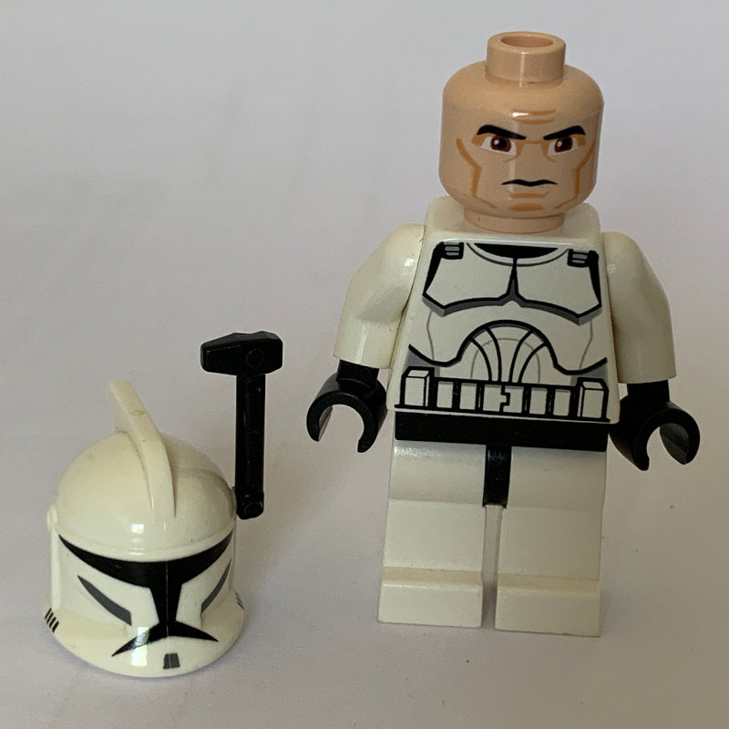 fig-003845 – Clone Trooper, Phase I Armor, Brown Eyes, Black Rangefinder
