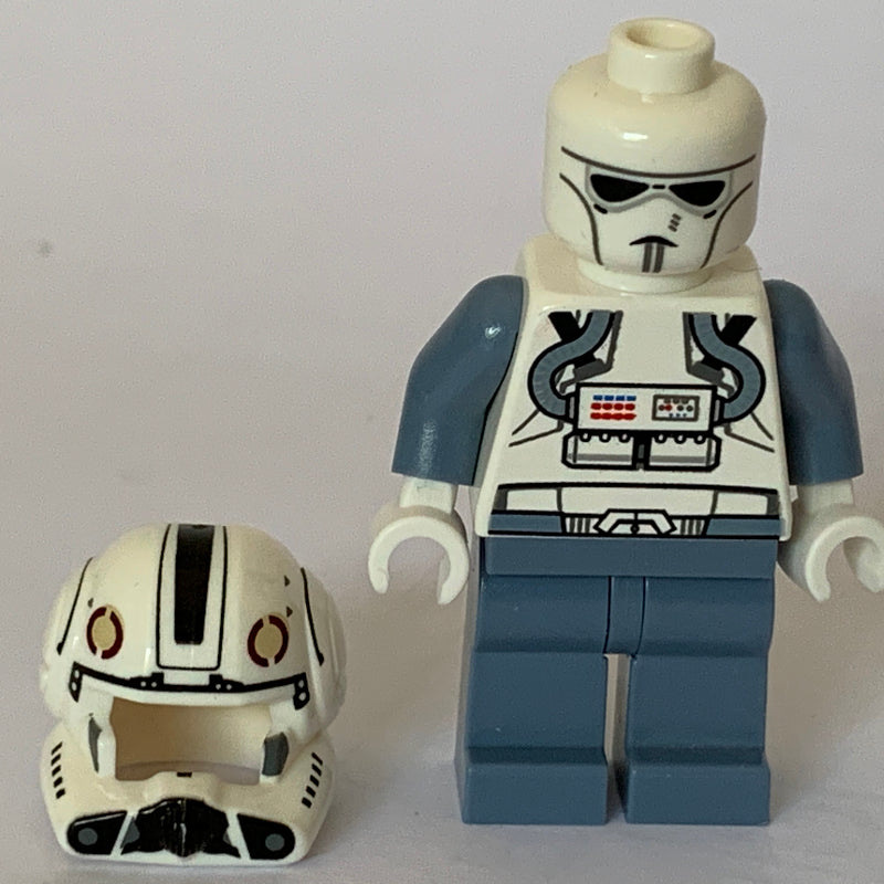 fig-003854 – Clone Pilot, Open Helmet, White Head (Episode 3)