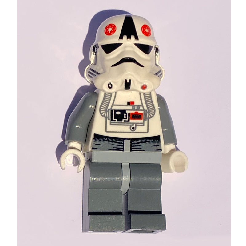 fig-003959 – AT-AT Driver, White Uniform, Plain Black Head (30408 Helmet)