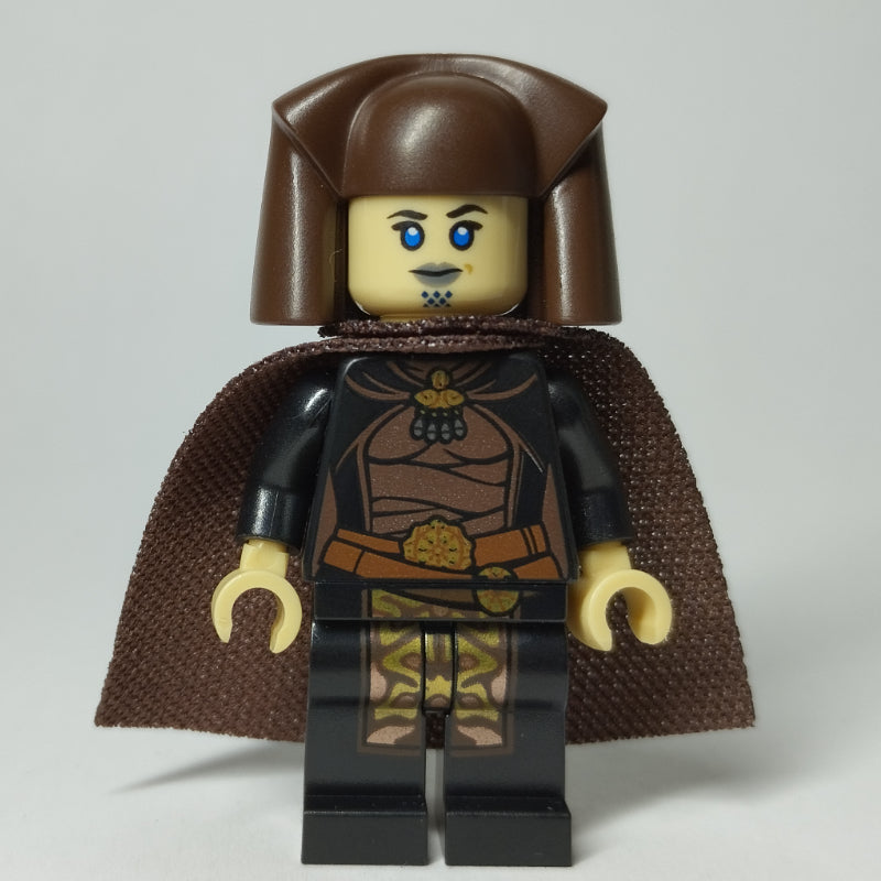 fig-004227 – Luminara Unduli, Dark Brown Hat and Cape
