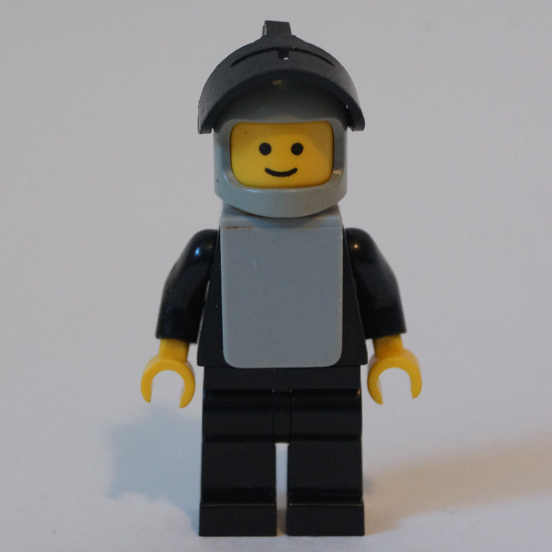 fig-004423 – Knight (Yellow Castle) - Black with Visor