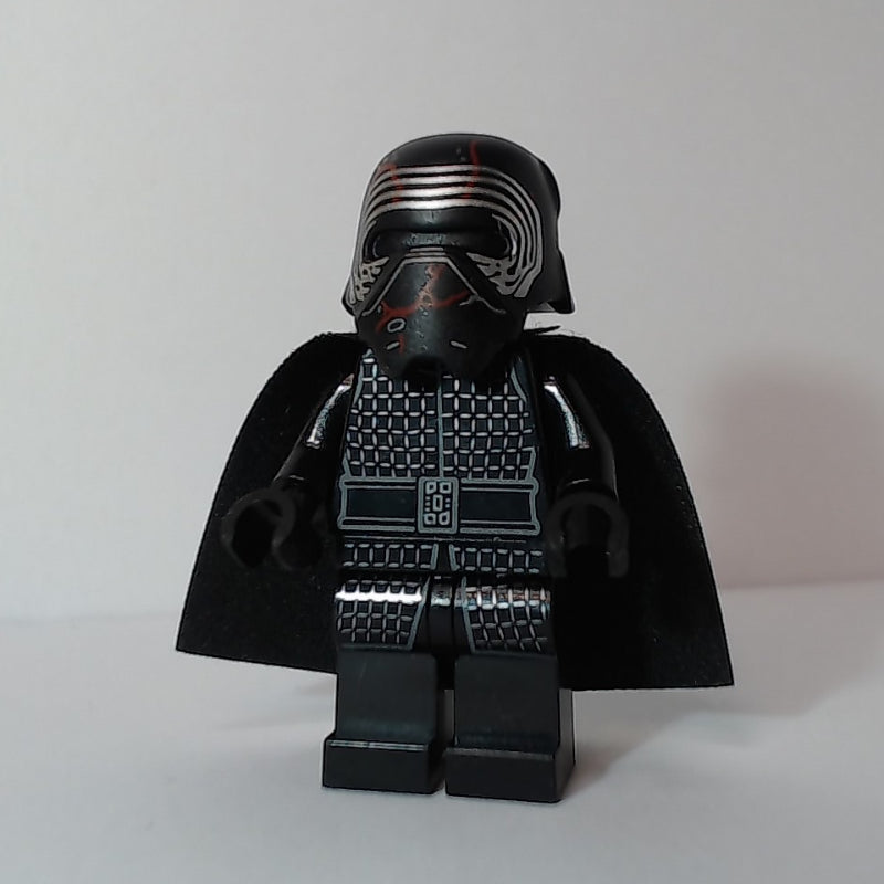 fig-004455 – Kylo Ren, Helmet with Red Cracks, Cape