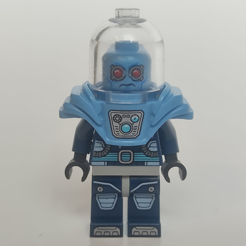 fig-004636 – Mr. Freeze with Red Goggles and Shoulder Armor
