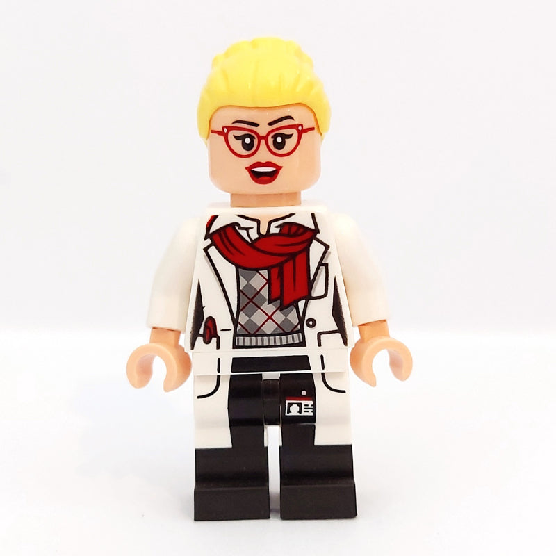 fig-004657 – Dr. Harleen Quinzel (Harley Quinn) with Red Glasses