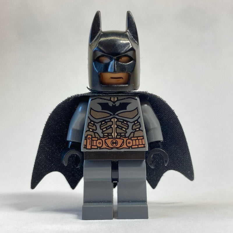fig-004857 – Batman, Dark Bluish Gray Suit, Black Cape and Cowl, Light Nougat Head, Black Hips