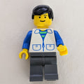 fig-004912 – Man - White Jacket, Dark Gray Legs