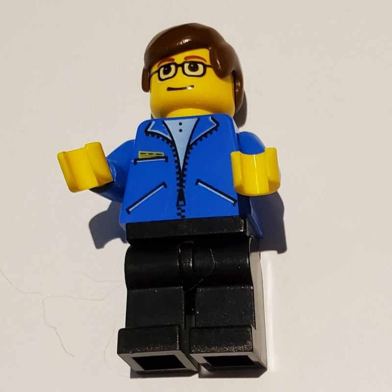 fig-004916 – Peter Parker in Blue Jacket with Two Pockets
