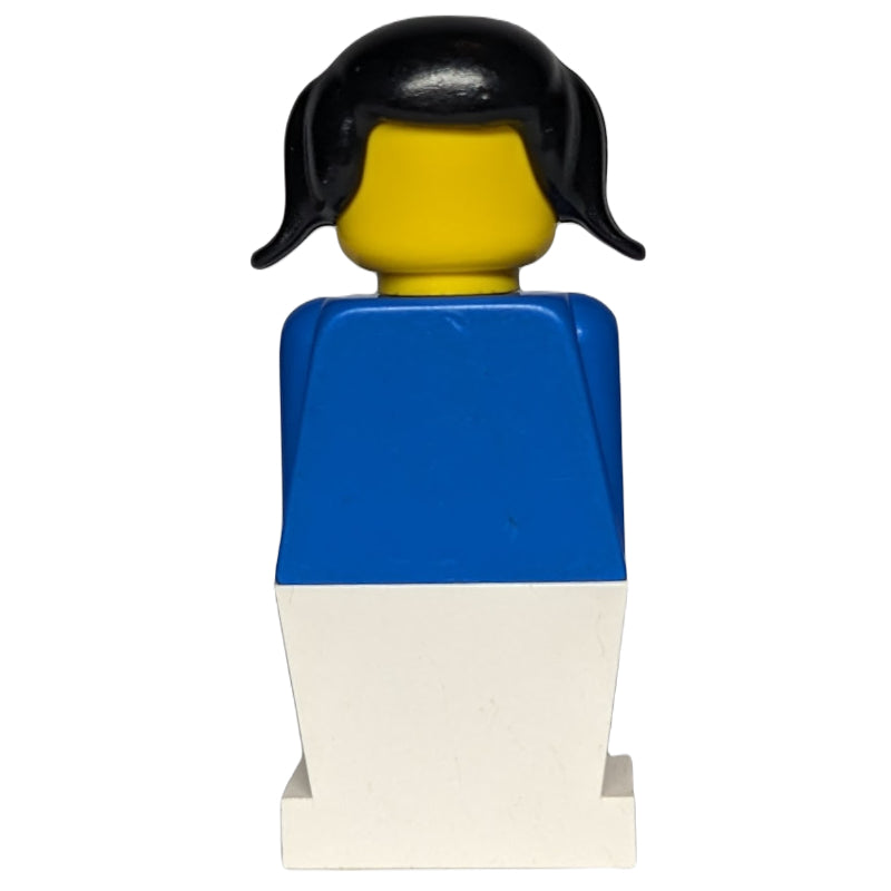 fig-004967 – LEGOLAND Female Blue Torso, White Legs
