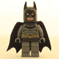 fig-005013 – Batman, Dark Bluish Gray Suit, Black Cape and Cowl, Light Nougat Head, Black Hips, Muscle Outline