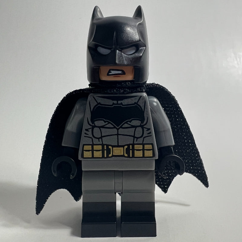 fig-005232 – Batman, Dark Bluish Gray Suit, Black Cape and Cowl, Black Head, Black Boots, Large Batman Logo