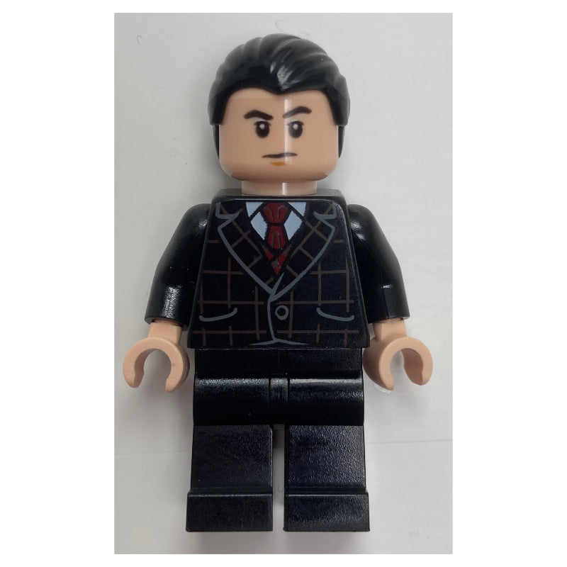 fig-005472 – Bruce Wayne, Black Suit